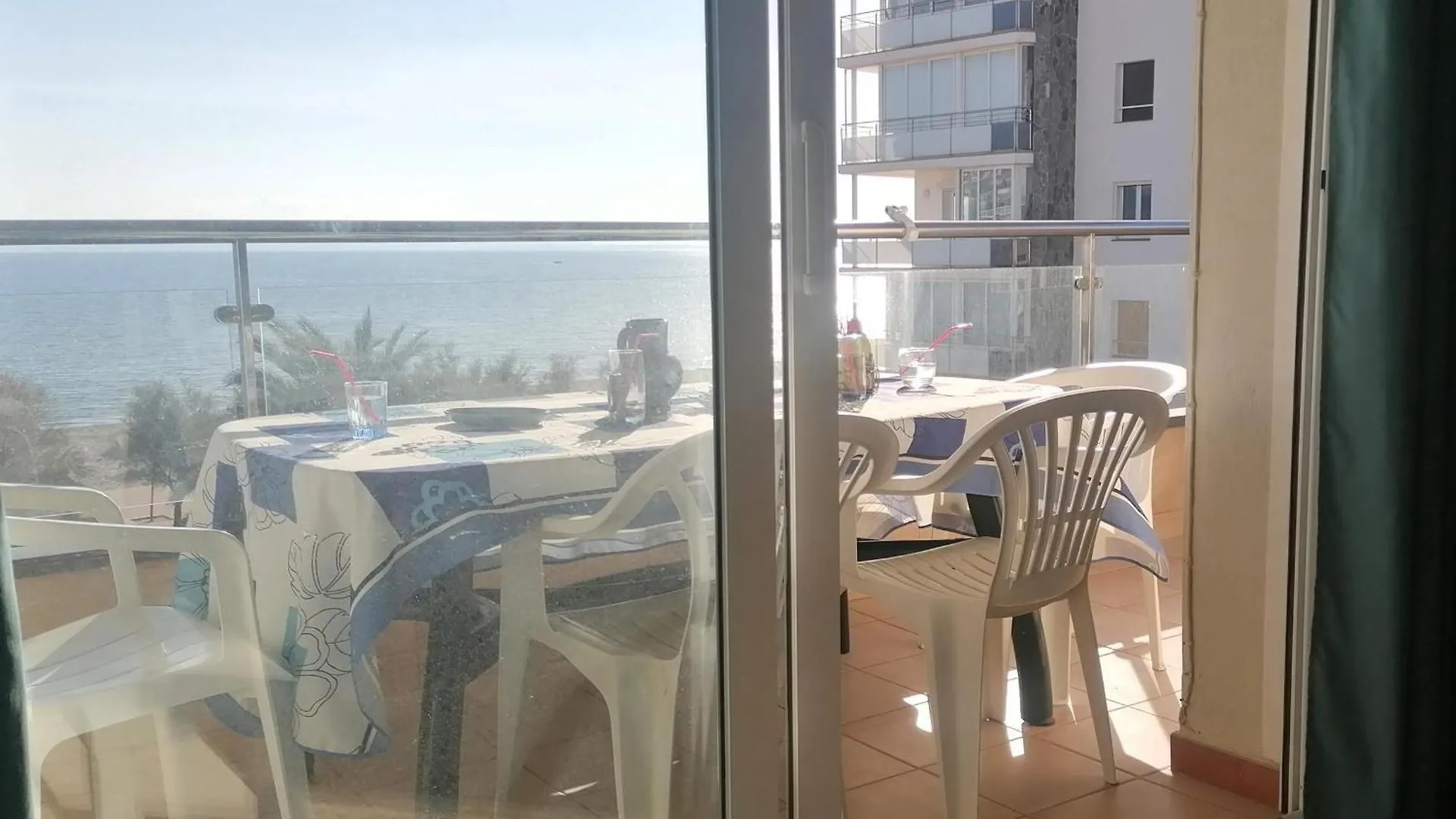 Apartment 3170 Hort De Mar E 341, Vista Inmejorable, En 1ª Linea De Mar Y Frente A La Playa Mas Espaciosa De Roses. Edificio Tranquilo. A.A. Parking. - Es-258-4 Spain