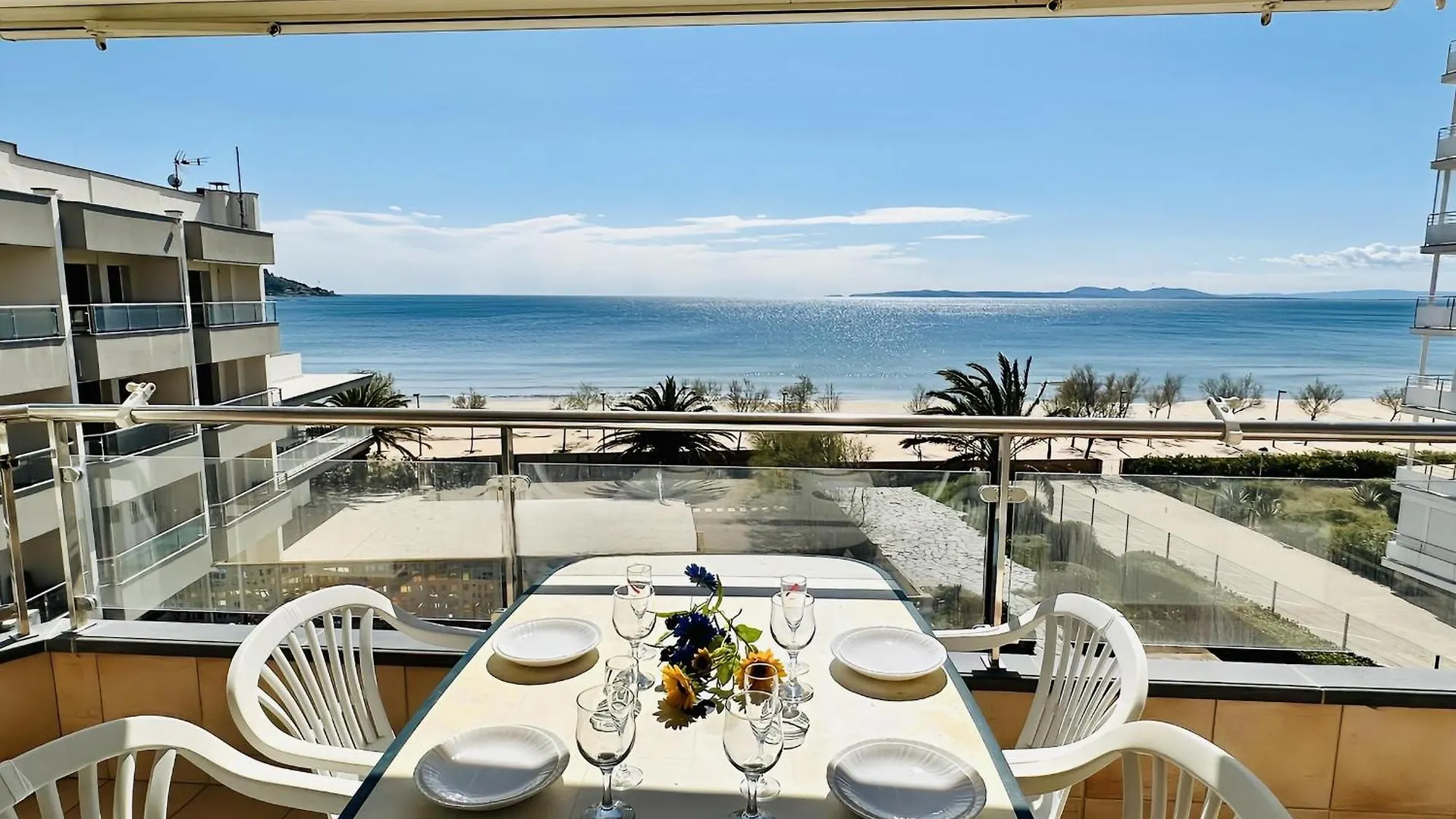 Apartment 3170 Hort De Mar E 341, Vista Inmejorable, En 1ª Linea De Mar Y Frente A La Playa Mas Espaciosa De Roses. Edificio Tranquilo. A.A. Parking. - Es-258-4